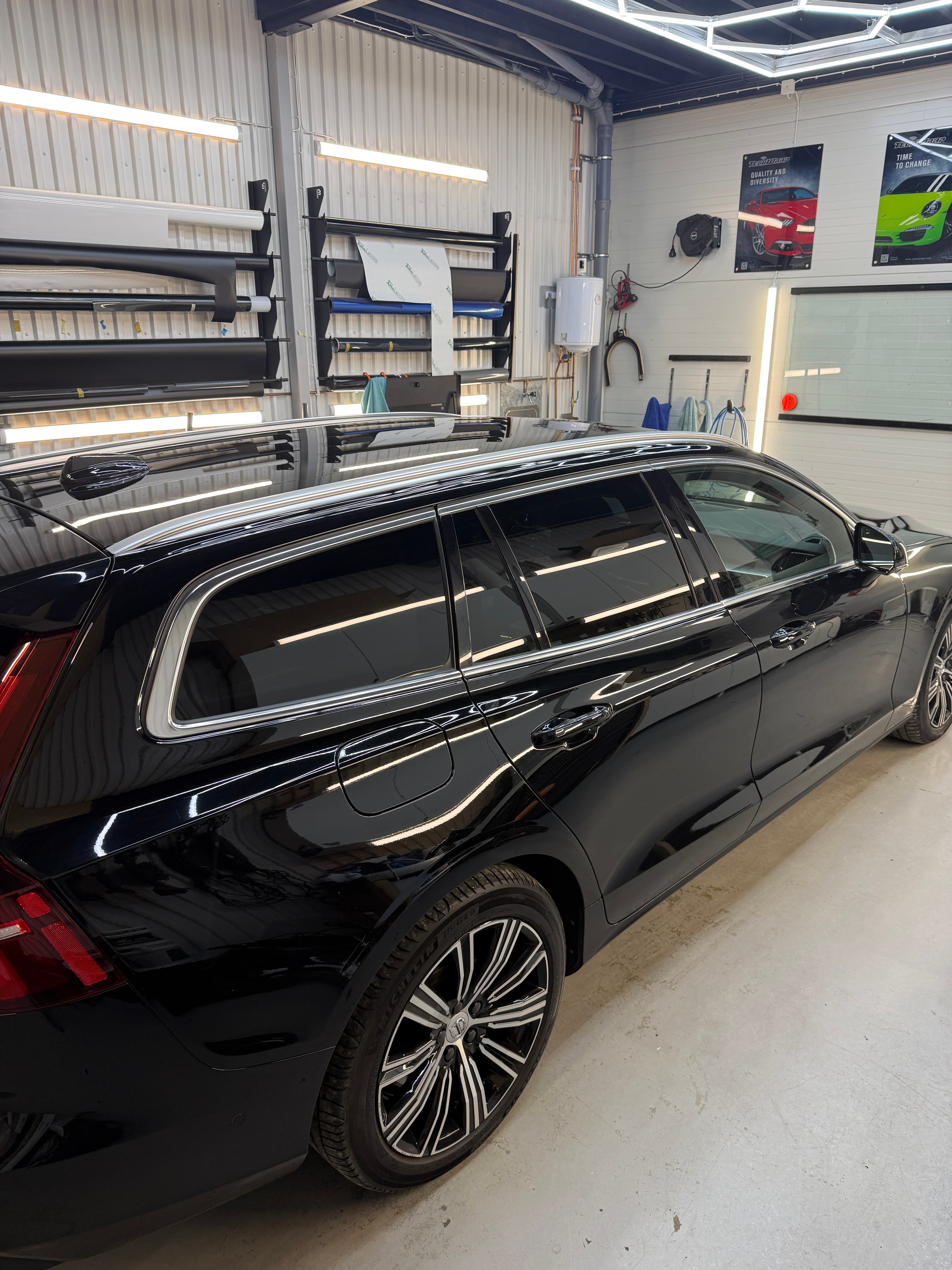 Volvo V60 före chrome delete på sidodetaljer