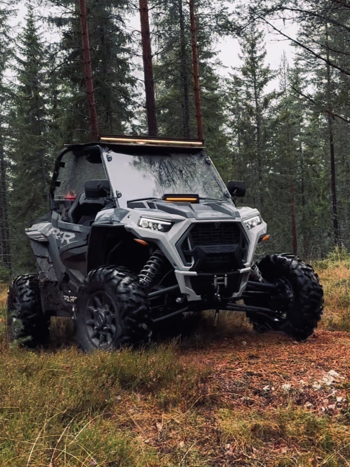 Polaris RZR med Strands Siberia SR 32 tum och Strands Siberia 12 tum ledramp