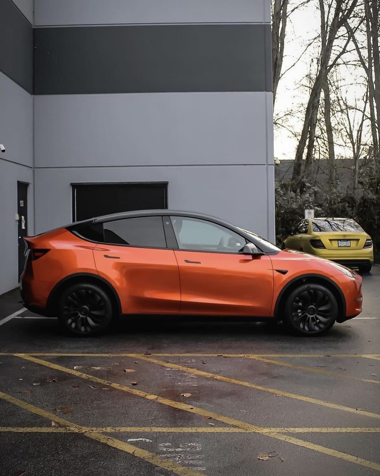 KPMF Ember Orange på folierad bil hos Dala AutoVision