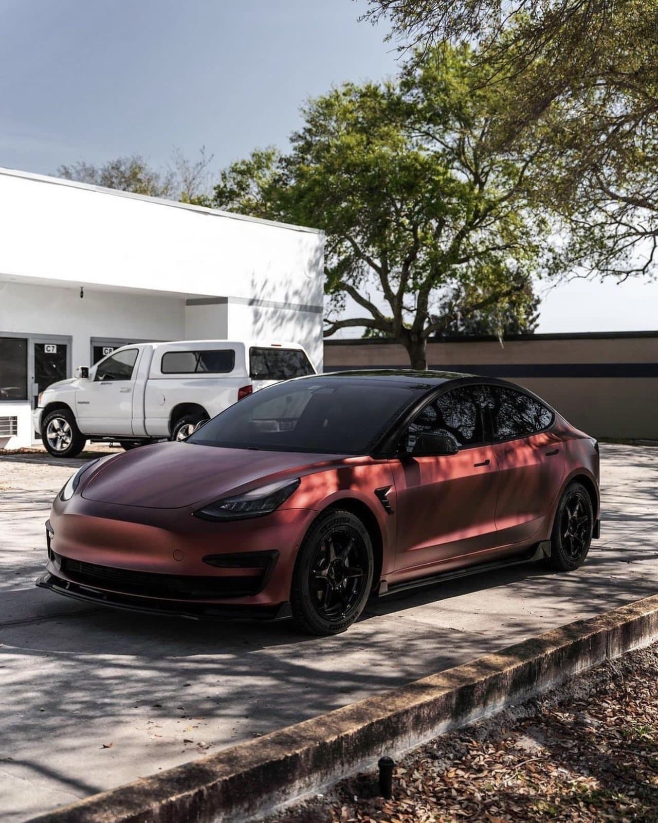 KPMF Matte Russet Red på folierad bil hos Dala AutoVision