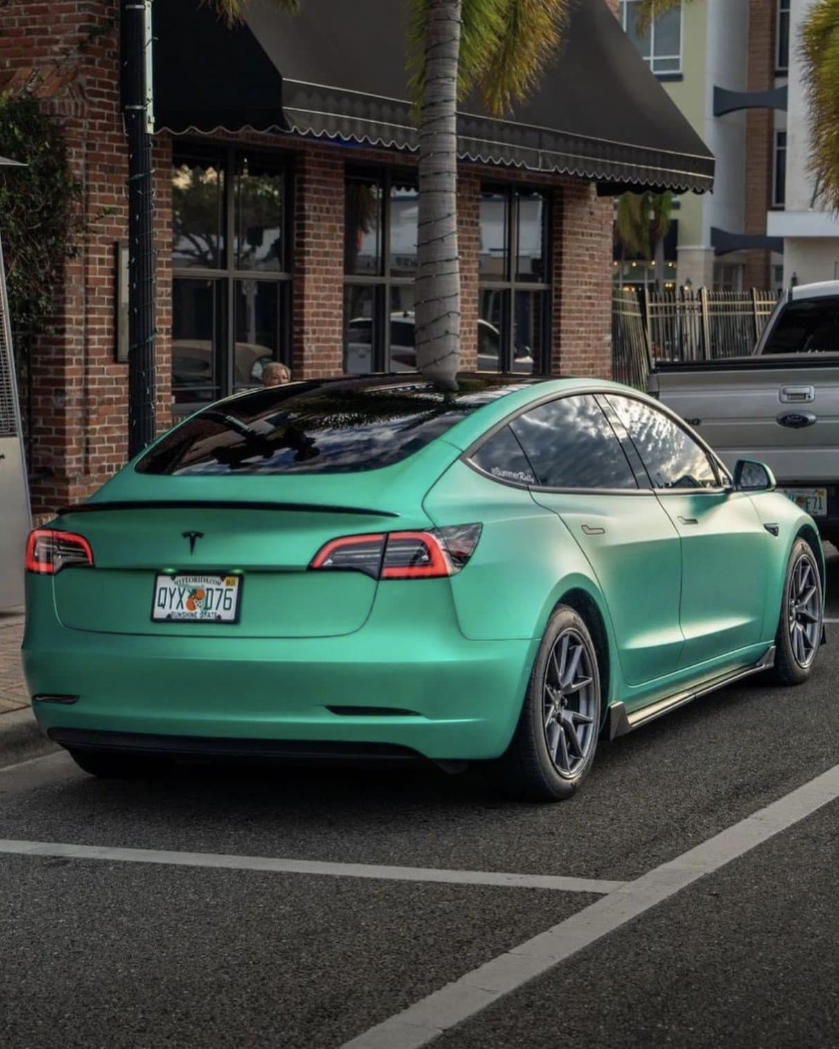 KPMF Matte Iced Green Titanium på folierad bil hos Dala AutoVision