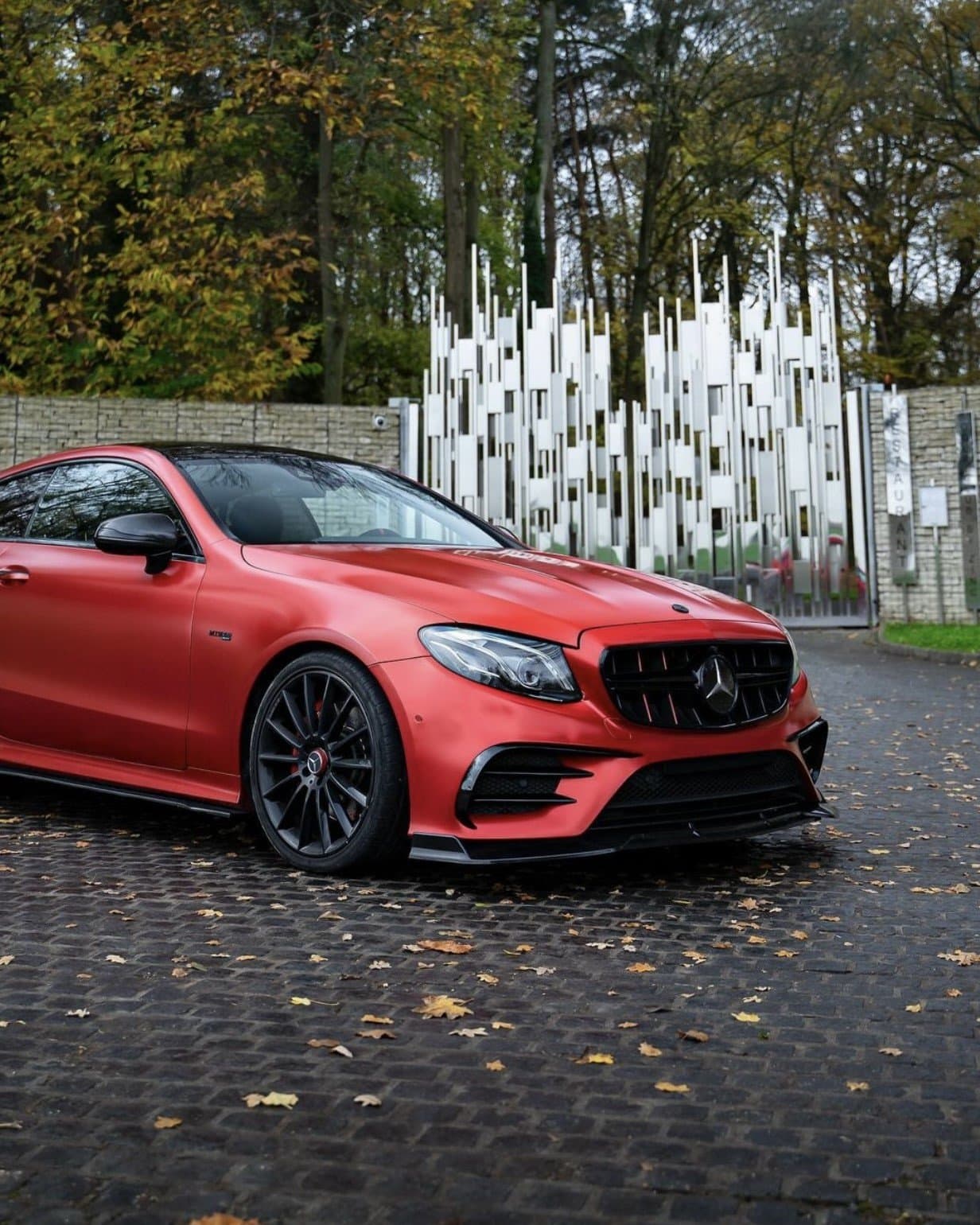 TeckWrap Crimson Red (VCH401-S) på folierad bil hos Dala AutoVision
